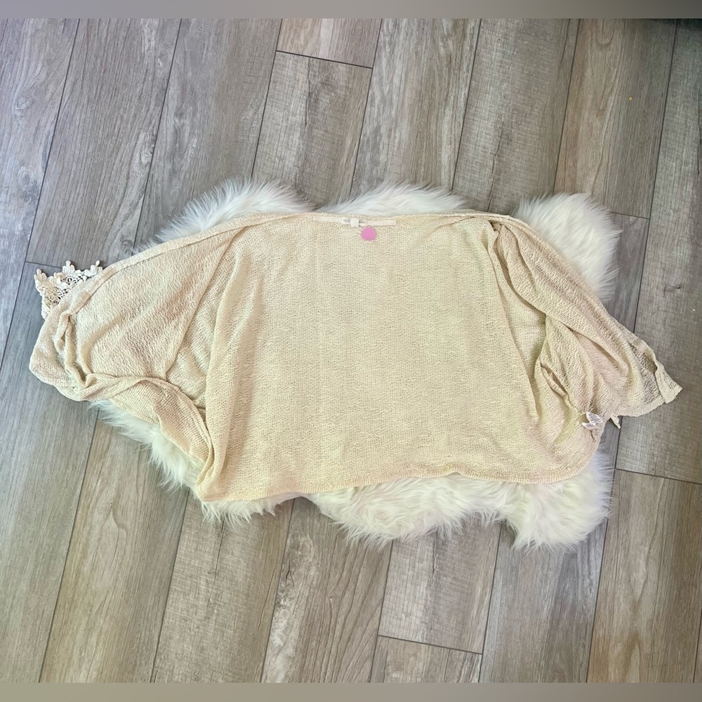COCO + JAMESON | Elegant Cream Crocheted Shrug Sweater Wrap (XL) - Picture 6 of 7
